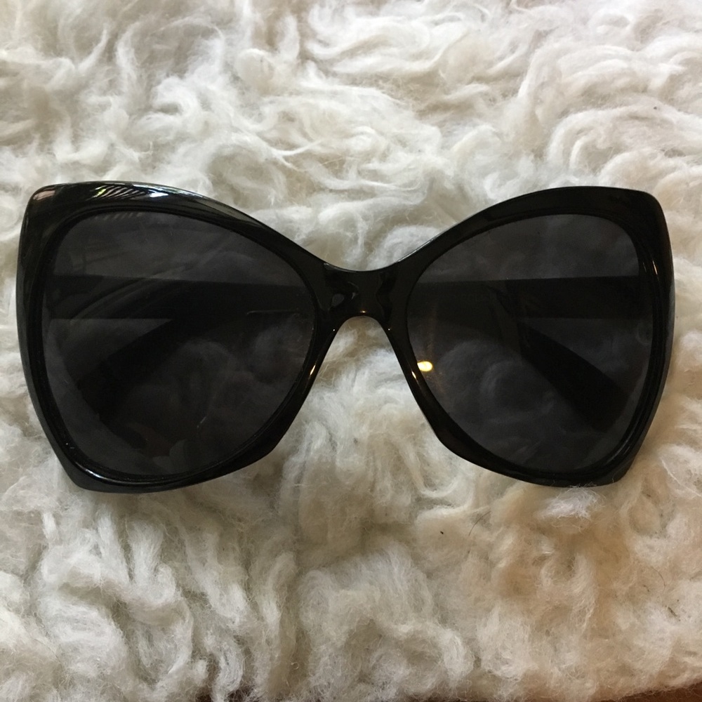 New large black sunglasses